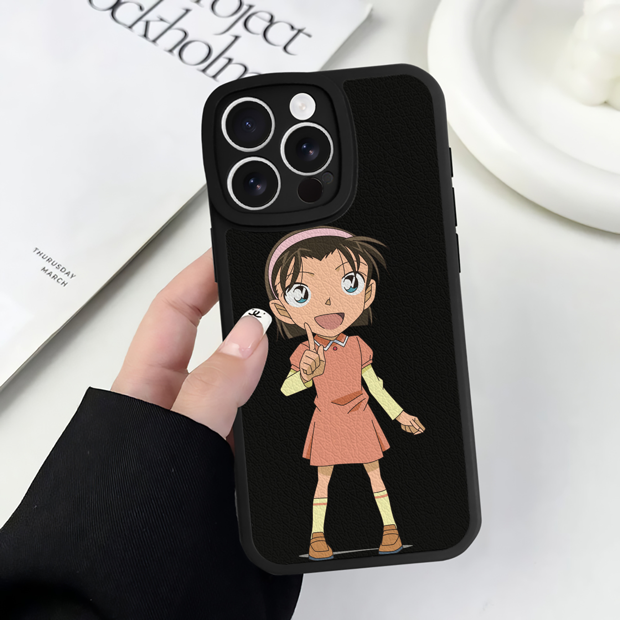 （画像用） 名探偵コナン 吉田 歩美 よしだ あゆみ Detective Conan my Yeager 【iPhone 16シリーズ対応】シリコンスマホケース（レザー調） 材質：シリコン